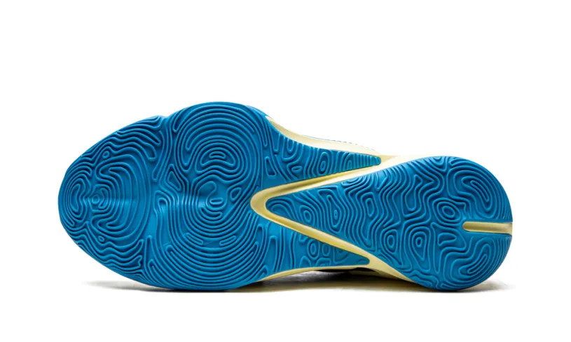 Nike Basketball Zoom Freak 3 'Valentine's Day'